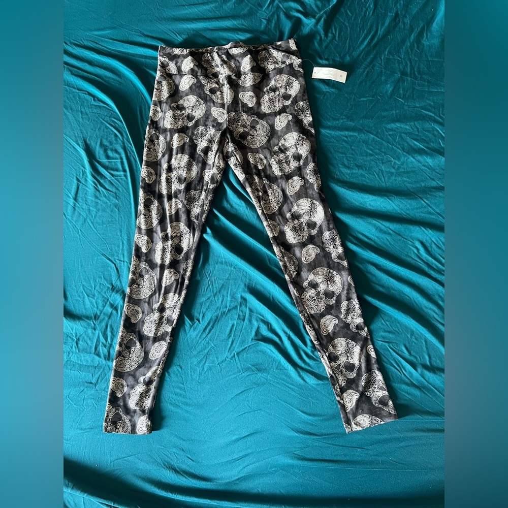 Skull Pattern Kids Leggings - Gray and White